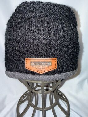 All-Match Black Knit Beanie with Gray Fleece Cuff and Leather Patch